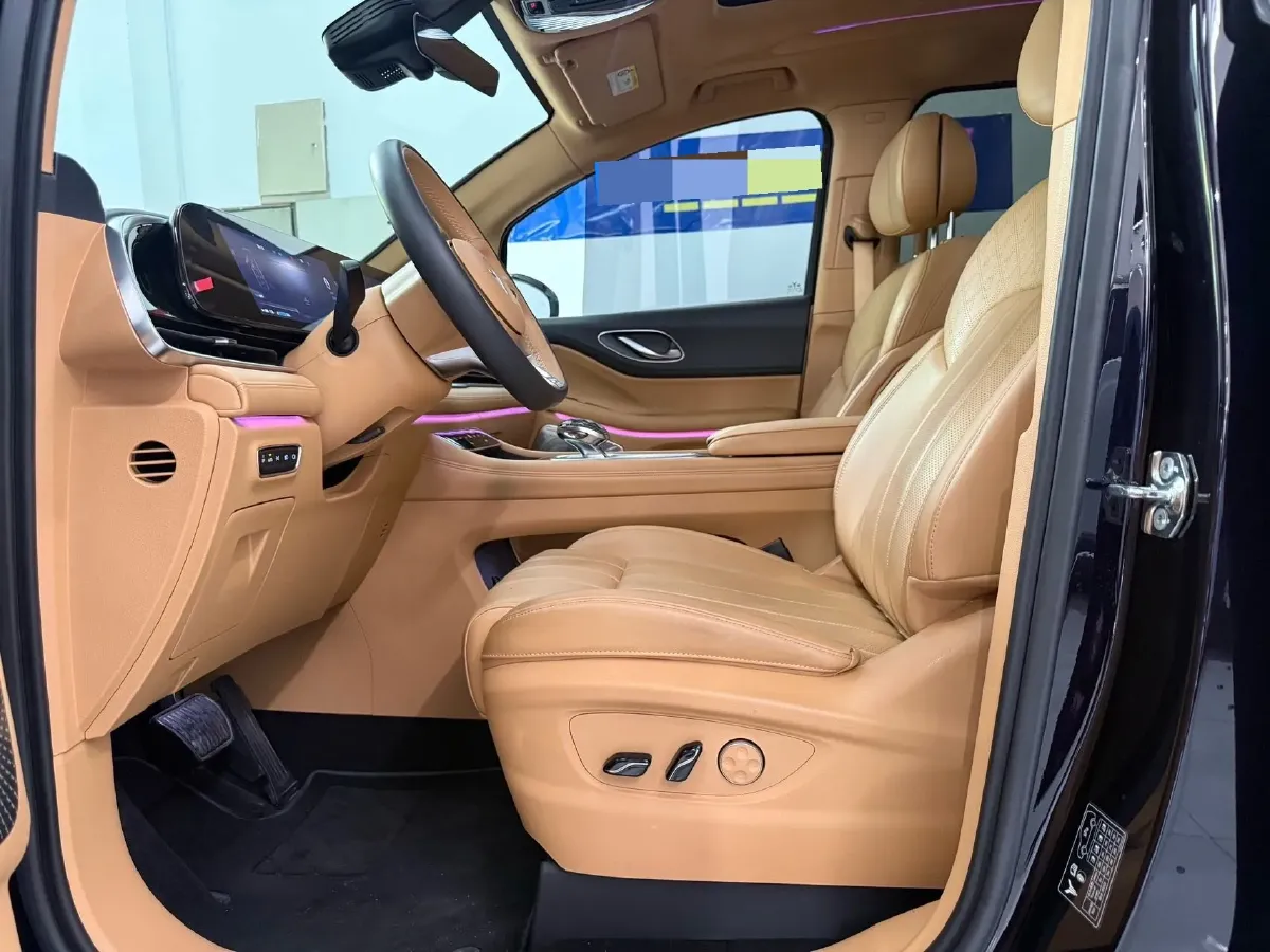 2024 Voyah Dream 1.5T 150HP L4 PHEV 43KWH,autocango,china used car exporter,china ev exporter,chinese used car exporter,chinese used ev exporter