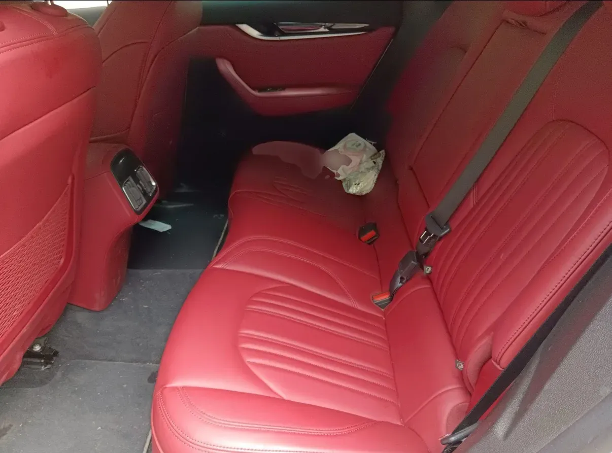 2022 Maserati Levante 2.0T 330HP L4 8AT,autocango,china used car exporter,china ev exporter,chinese used car exporter,chinese used ev exporter