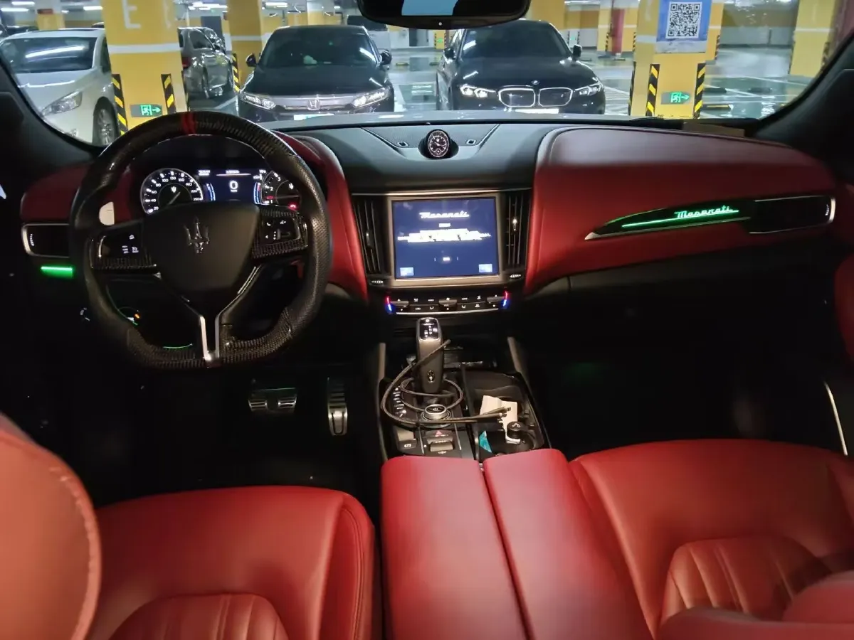 2022 Maserati Levante 2.0T 330HP L4 8AT,autocango,china used car exporter,china ev exporter,chinese used car exporter,chinese used ev exporter