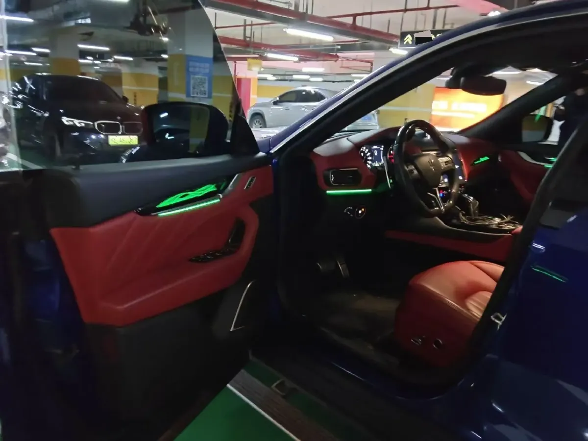 2022 Maserati Levante 2.0T 330HP L4 8AT,autocango,china used car exporter,china ev exporter,chinese used car exporter,chinese used ev exporter