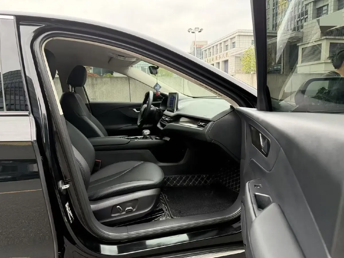 2023 HongQi E-QM5 BEV 82KWH,autocango,china used car exporter,china ev exporter,chinese used car exporter,chinese used ev exporter