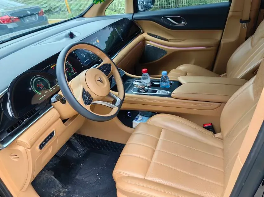 2024 Voyah Dream 1.5T 150HP L4 PHEV 43KWH,autocango,china used car exporter,china ev exporter,chinese used car exporter,chinese used ev exporter