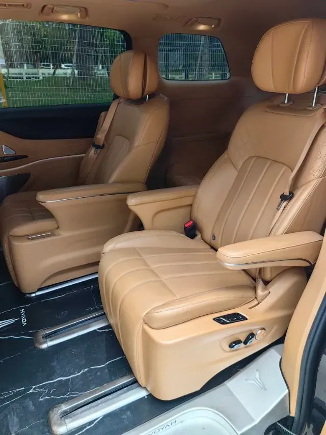 2024 Voyah Dream 1.5T 150HP L4 PHEV 43KWH,autocango,china used car exporter,china ev exporter,chinese used car exporter,chinese used ev exporter