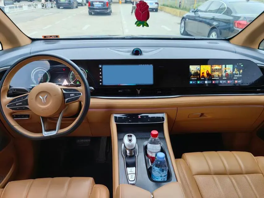 2024 Voyah Dream 1.5T 150HP L4 PHEV 43KWH,autocango,china used car exporter,china ev exporter,chinese used car exporter,chinese used ev exporter