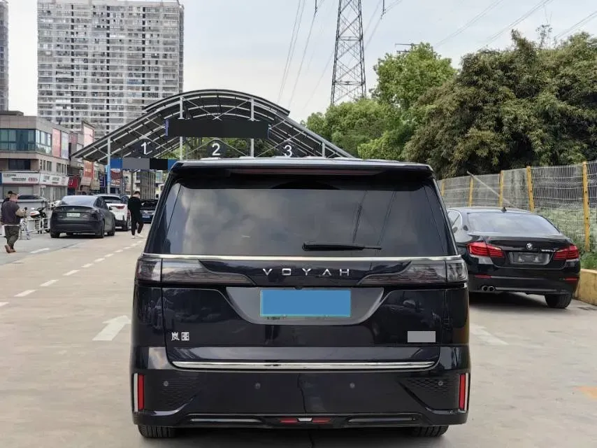 2024 Voyah Dream 1.5T 150HP L4 PHEV 43KWH,autocango,china used car exporter,china ev exporter,chinese used car exporter,chinese used ev exporter