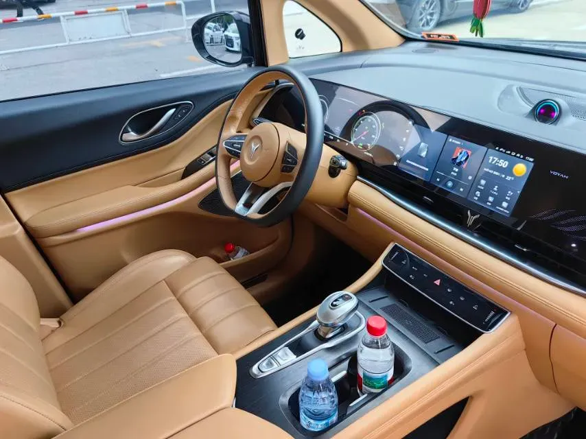 2024 Voyah Dream 1.5T 150HP L4 PHEV 43KWH,autocango,china used car exporter,china ev exporter,chinese used car exporter,chinese used ev exporter