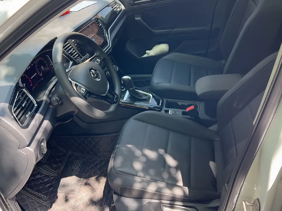 2021 Volkswagen T-Roc 1.4T 150HP L4 7DCT,autocango,china used car exporter,china ev exporter,chinese used car exporter,chinese used ev exporter