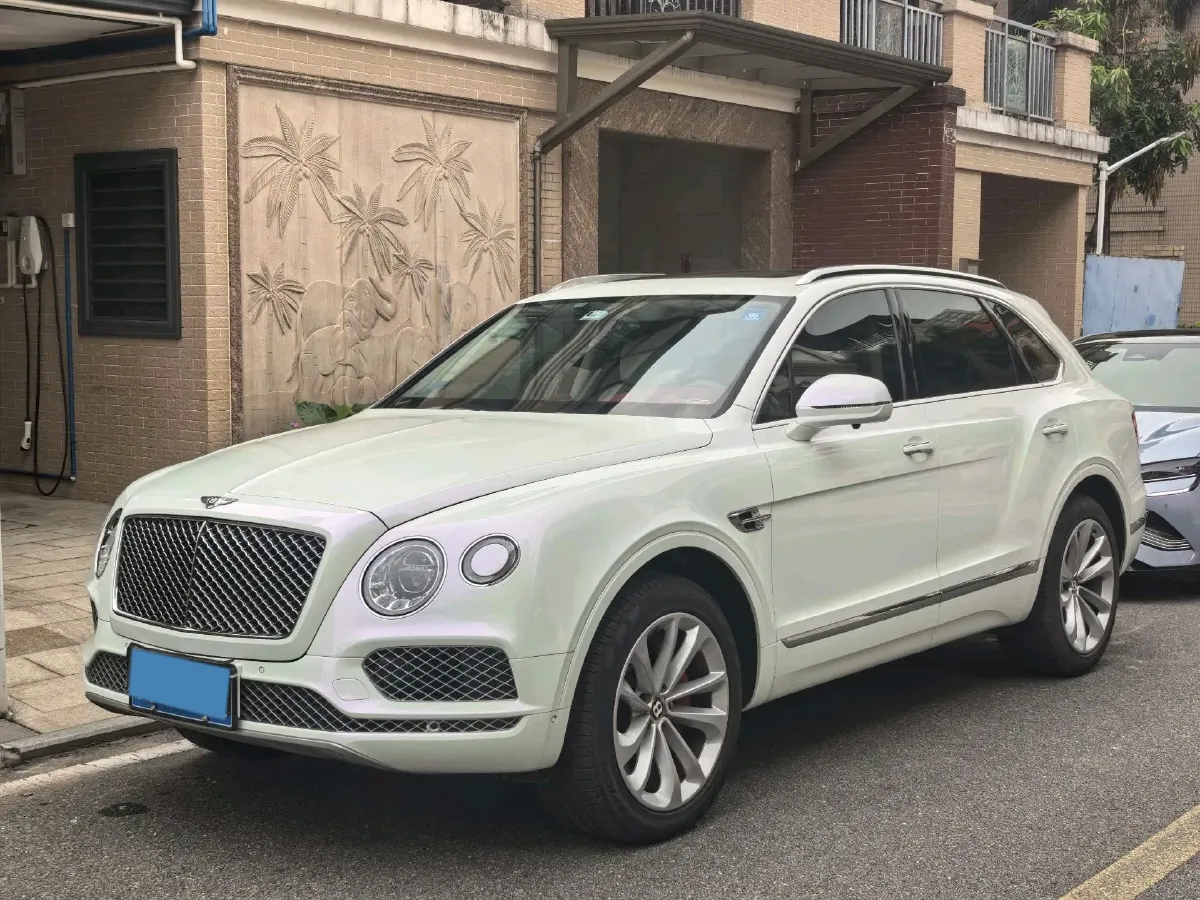 2018 Bentley Bentayga 4.0T 550HP V8 8AT,autocango,china used car exporter,china ev exporter,chinese used car exporter,chinese used ev exporter