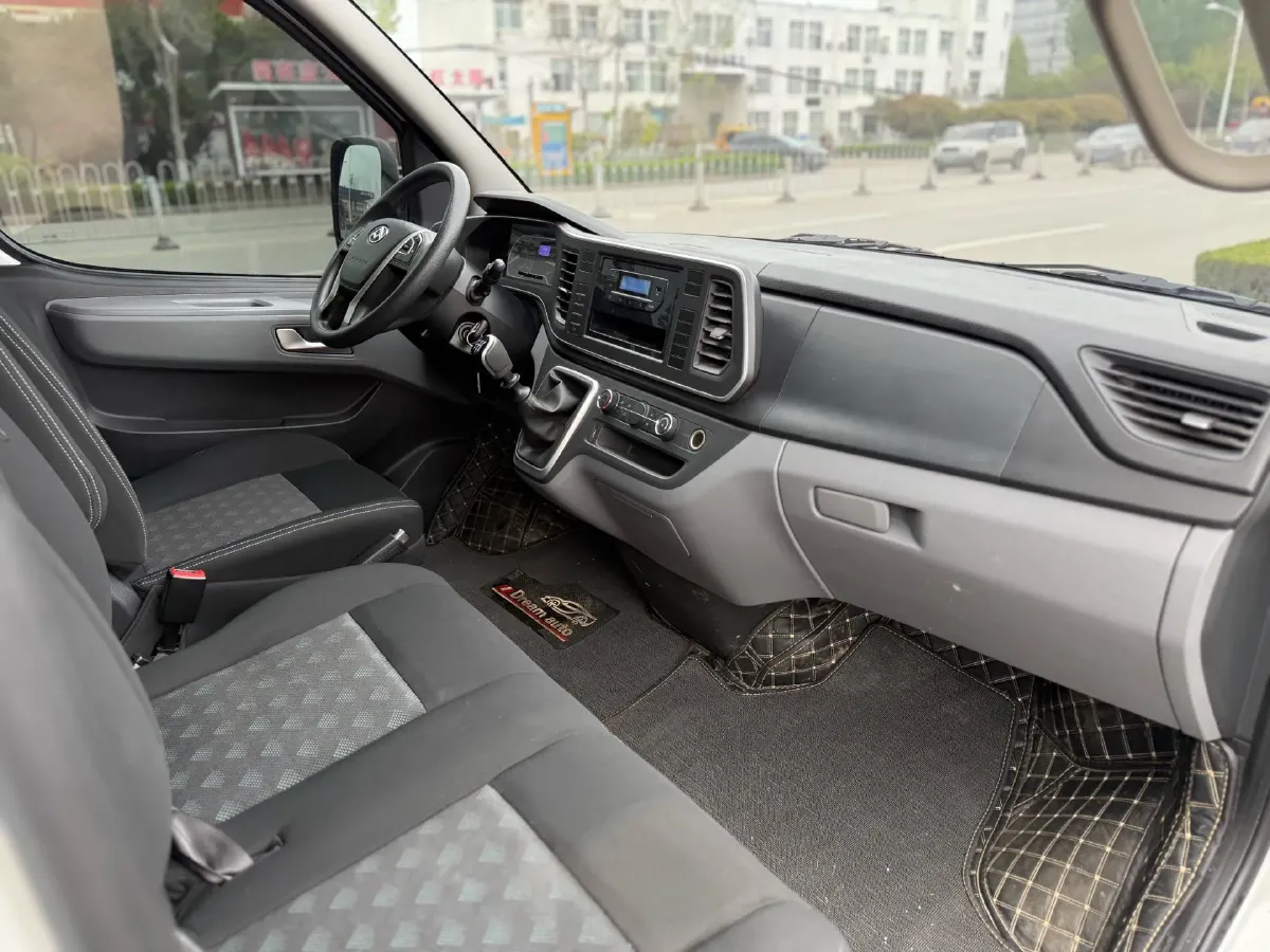 2015 MAXUS XinTu V80 2.5T 136HP L4 5MT,autocango,china used car exporter,china ev exporter,chinese used car exporter,chinese used ev exporter