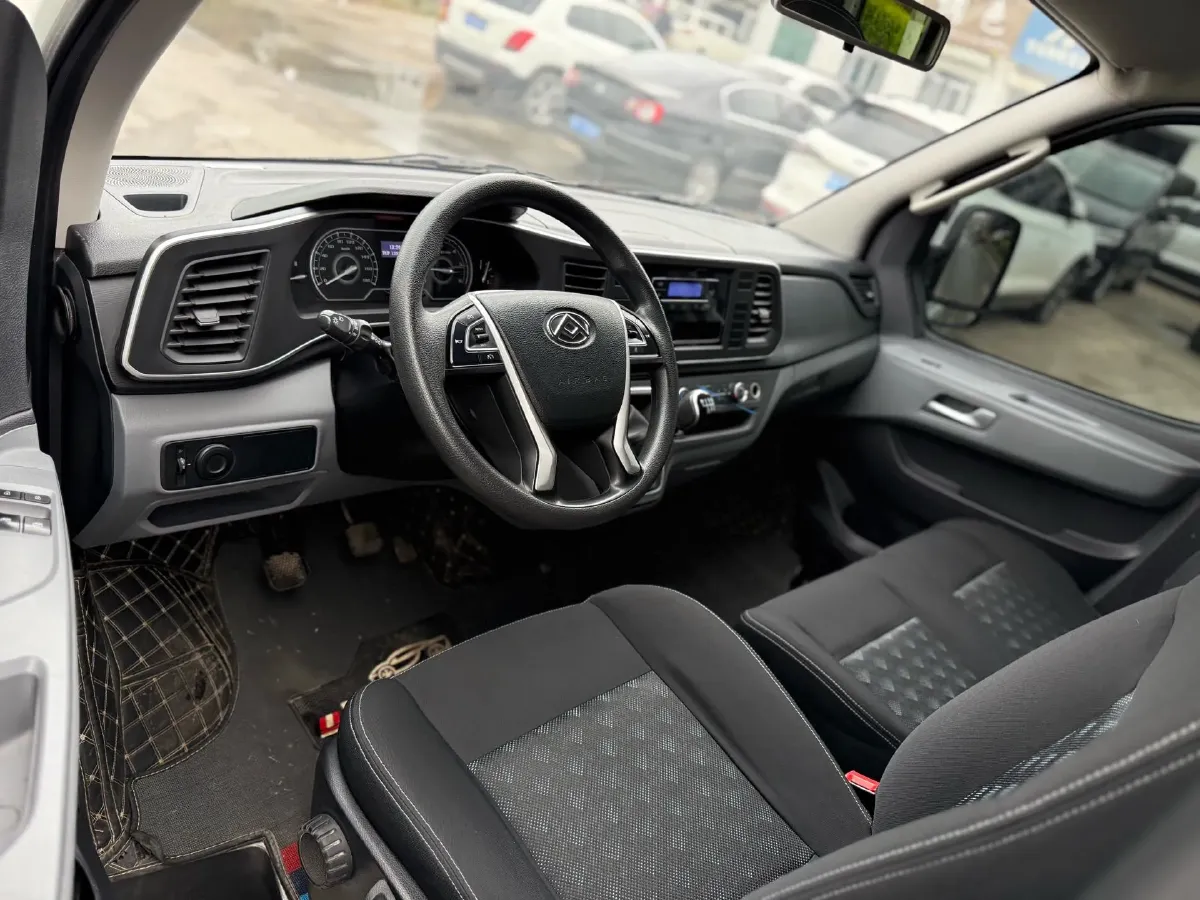 2015 MAXUS XinTu V80 2.5T 136HP L4 5MT,autocango,china used car exporter,china ev exporter,chinese used car exporter,chinese used ev exporter