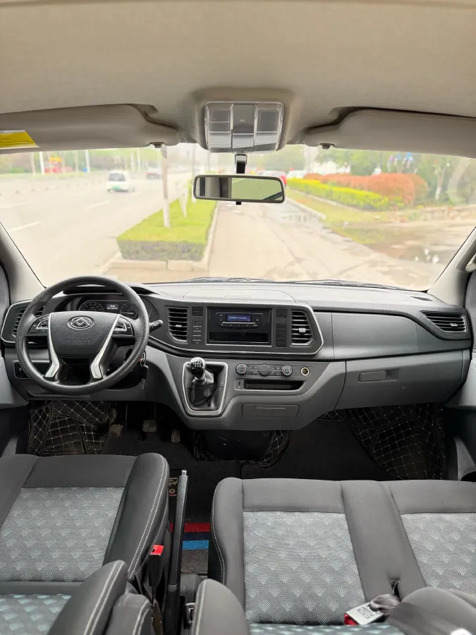 2015 MAXUS XinTu V80 2.5T 136HP L4 5MT,autocango,china used car exporter,china ev exporter,chinese used car exporter,chinese used ev exporter