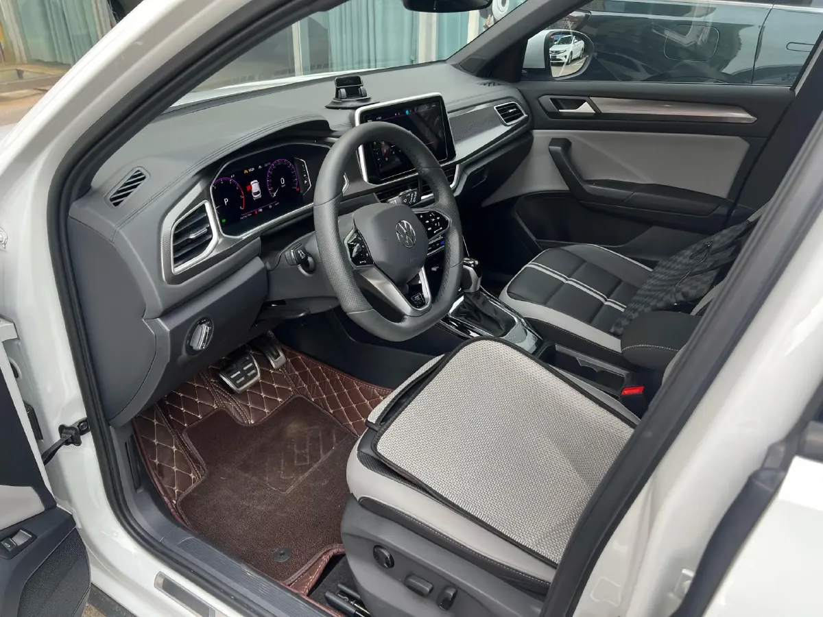 2024 Volkswagen T-Roc 1.5T 160HP L4 7DCT,autocango,china used car exporter,china ev exporter,chinese used car exporter,chinese used ev exporter