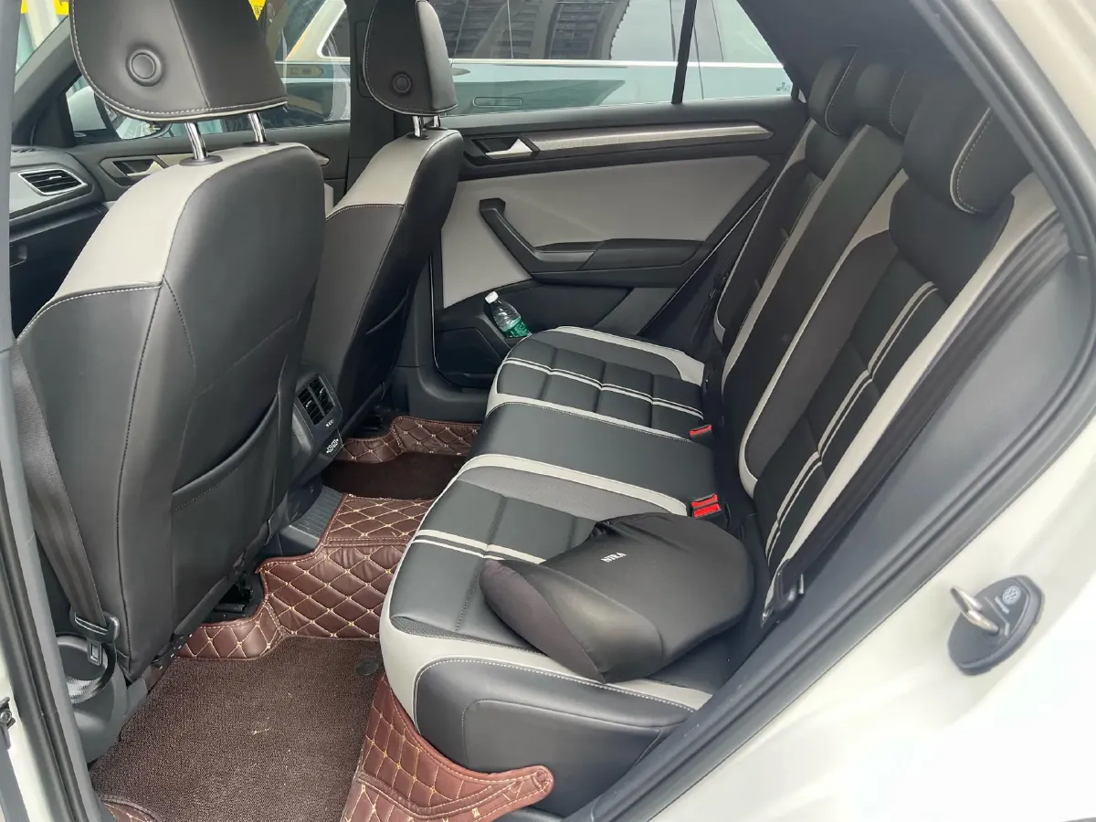 2024 Volkswagen T-Roc 1.5T 160HP L4 7DCT,autocango,china used car exporter,china ev exporter,chinese used car exporter,chinese used ev exporter