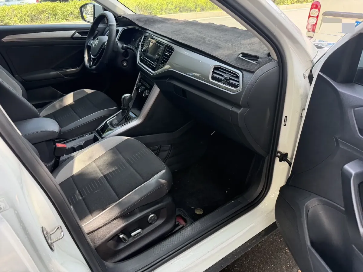 2019 Volkswagen T-Roc 1.4T 131HP L4 7DCT,autocango,china used car exporter,china ev exporter,chinese used car exporter,chinese used ev exporter