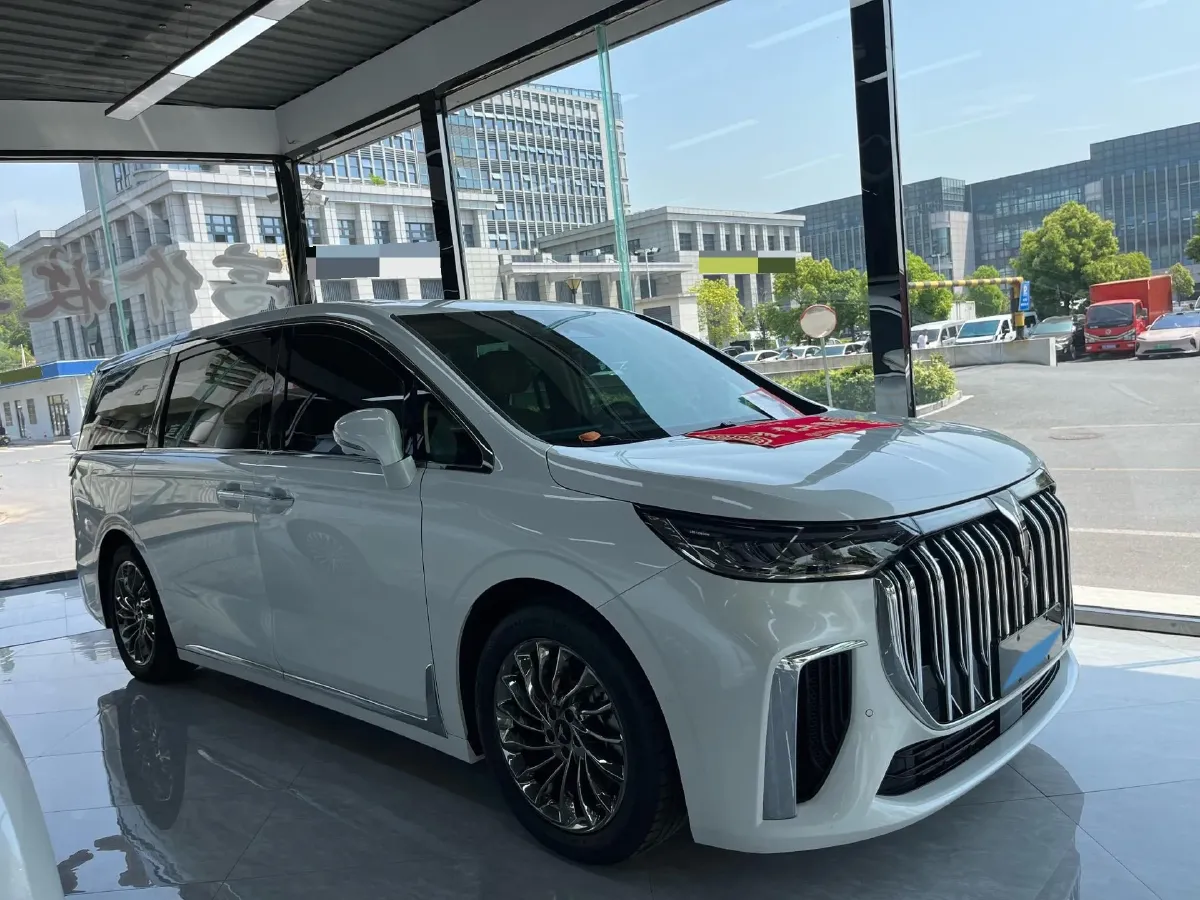 2022 Voyah Dream 1.5T 136HP L4 PHEV 25.57KWH,autocango,china used car exporter,china ev exporter,chinese used car exporter,chinese used ev exporter