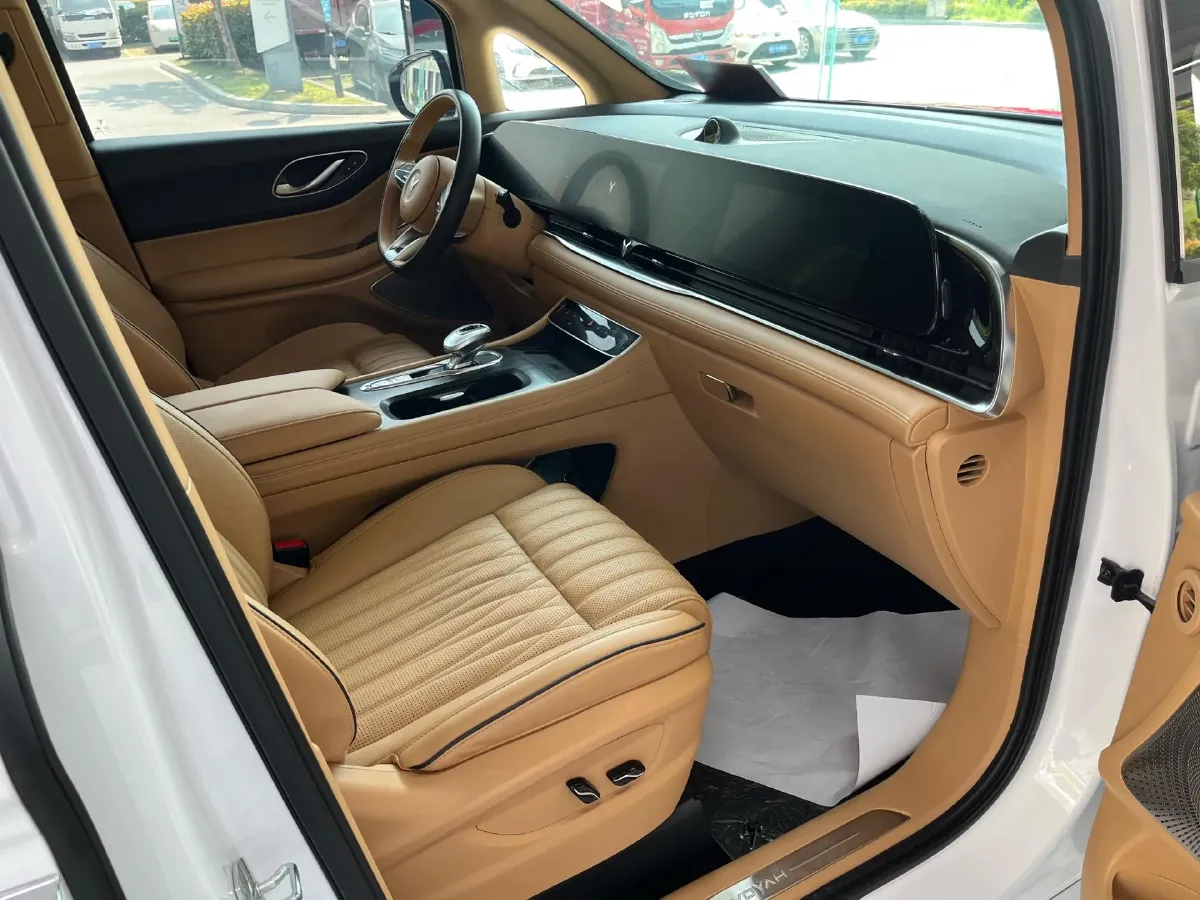 2022 Voyah Dream 1.5T 136HP L4 PHEV 25.57KWH,autocango,china used car exporter,china ev exporter,chinese used car exporter,chinese used ev exporter