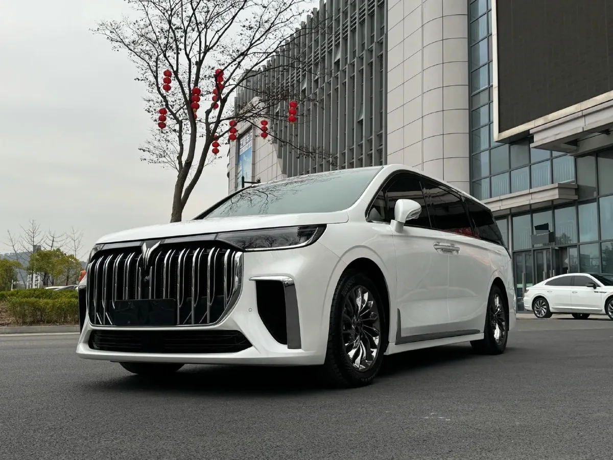 2022 Voyah Dream 1.5T 136HP L4 PHEV 25.57KWH,autocango,china used car exporter,china ev exporter,chinese used car exporter,chinese used ev exporter