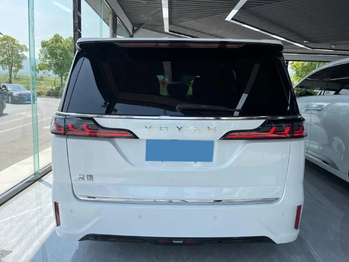 2022 Voyah Dream 1.5T 136HP L4 PHEV 25.57KWH,autocango,china used car exporter,china ev exporter,chinese used car exporter,chinese used ev exporter