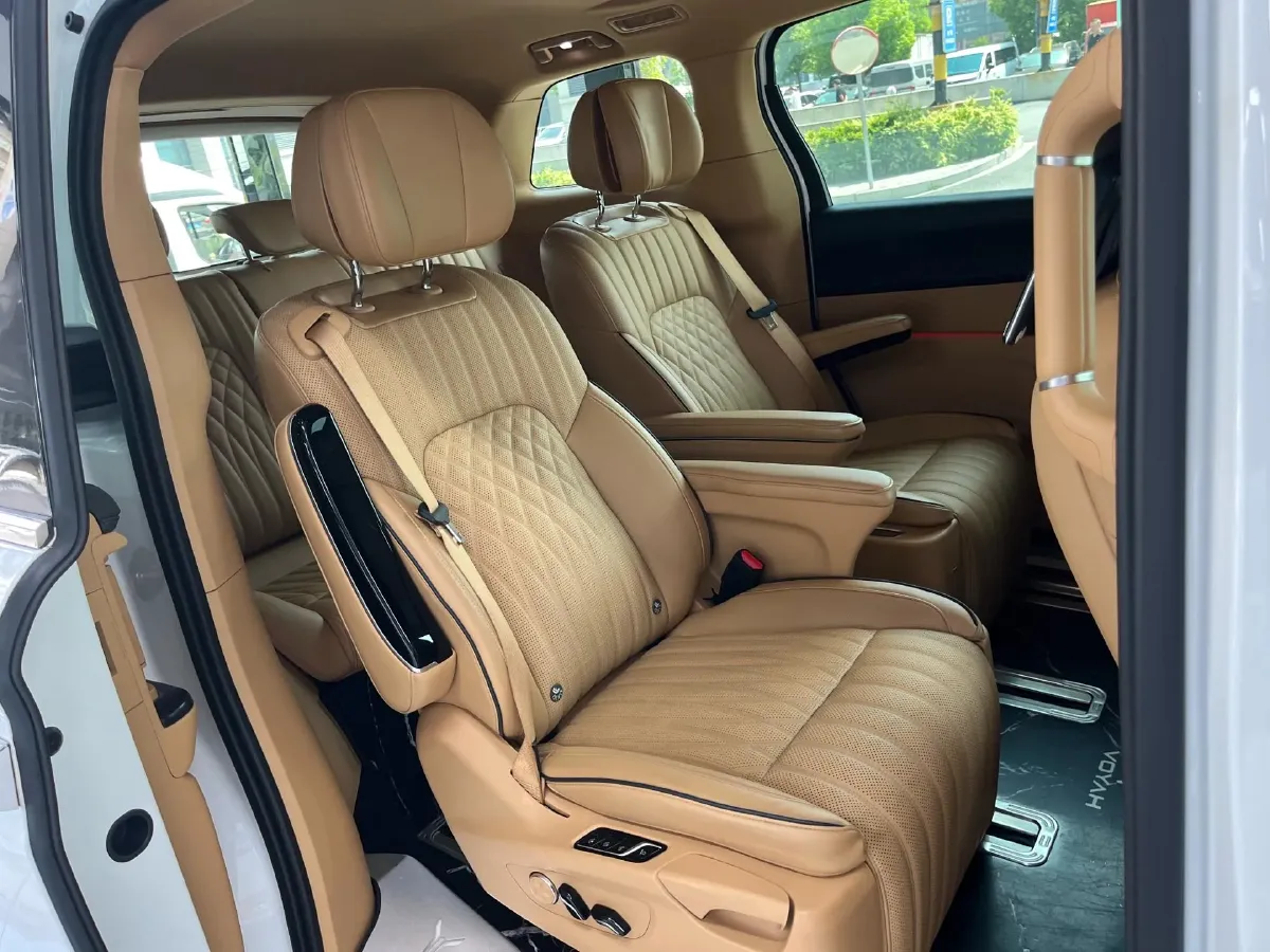 2022 Voyah Dream 1.5T 136HP L4 PHEV 25.57KWH,autocango,china used car exporter,china ev exporter,chinese used car exporter,chinese used ev exporter