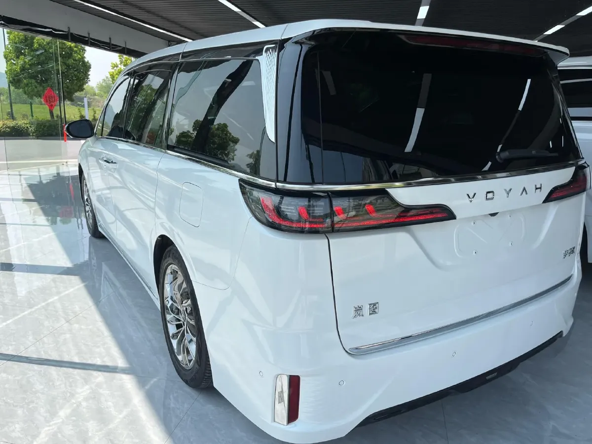 2022 Voyah Dream 1.5T 136HP L4 PHEV 25.57KWH,autocango,china used car exporter,china ev exporter,chinese used car exporter,chinese used ev exporter