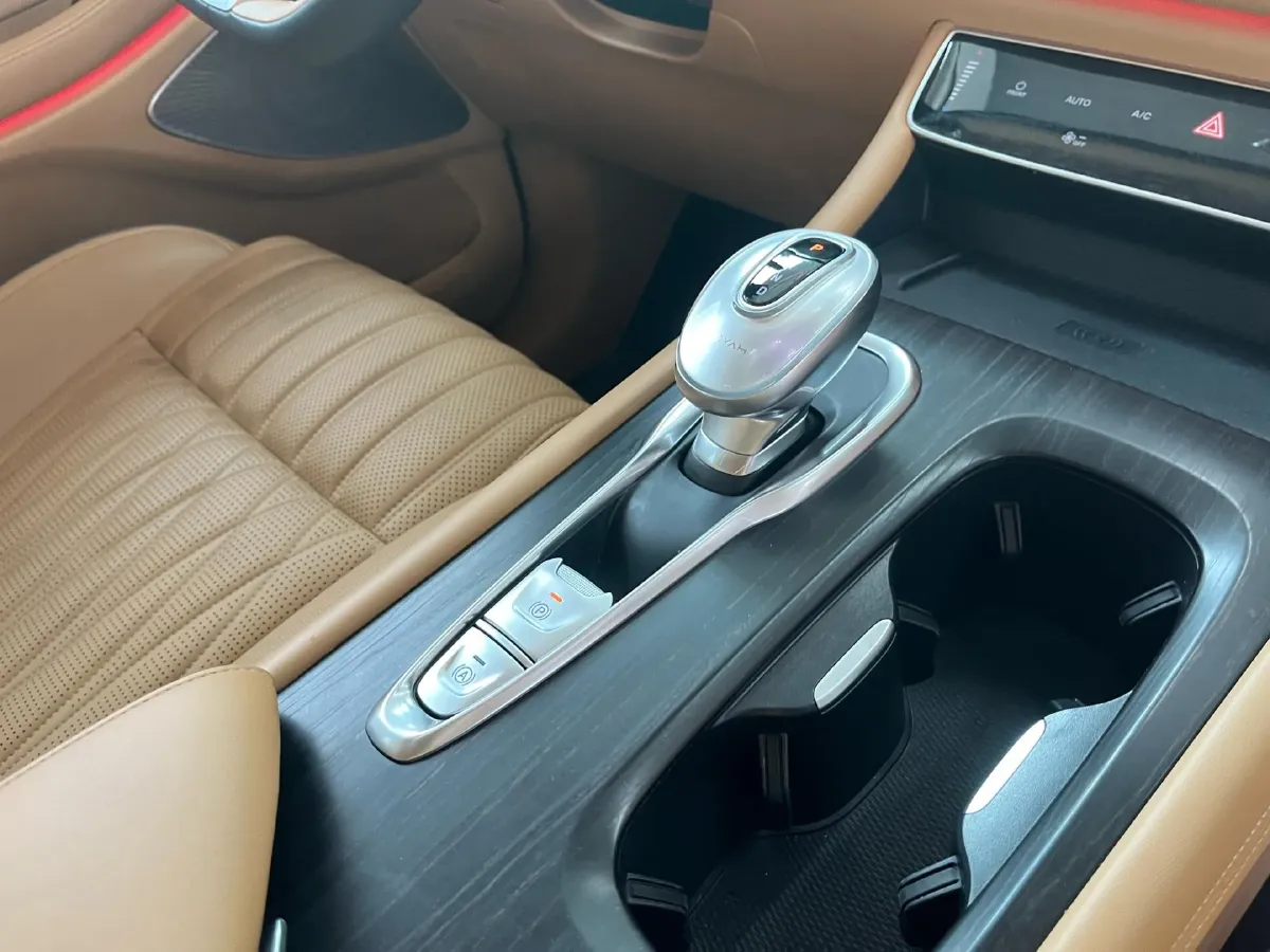 2022 Voyah Dream 1.5T 136HP L4 PHEV 25.57KWH,autocango,china used car exporter,china ev exporter,chinese used car exporter,chinese used ev exporter