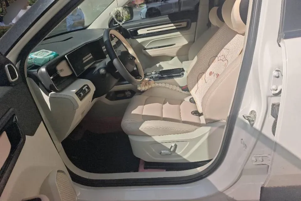 2023 Geely ICON 1.5T 181HP L4 7DCT,autocango,china used car exporter,china ev exporter,chinese used car exporter,chinese used ev exporter