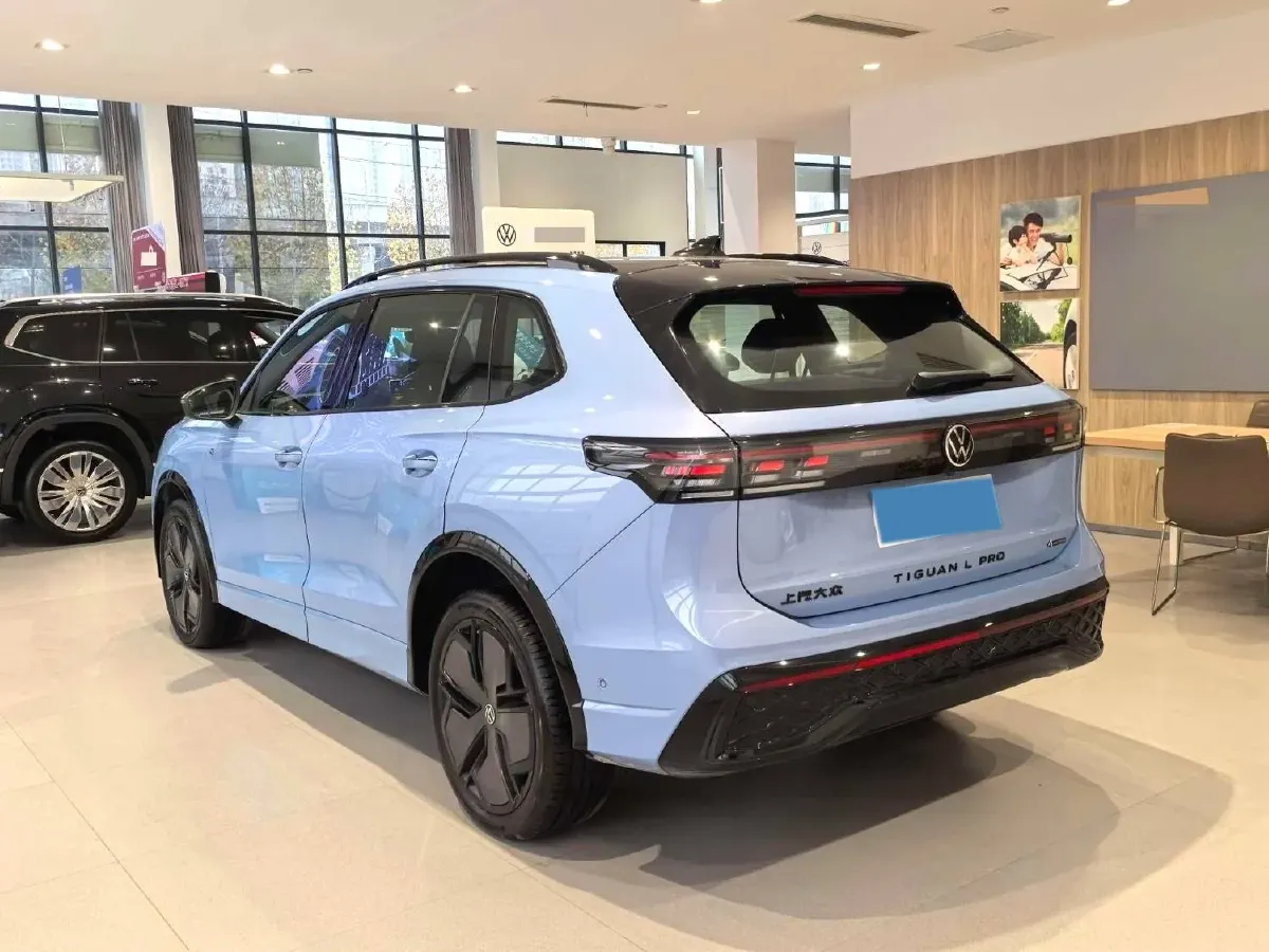 2024 Volkswagen Tiguan L 2.0T 220HP L4 7DCT,autocango,china used car exporter,china ev exporter,chinese used car exporter,chinese used ev exporter
