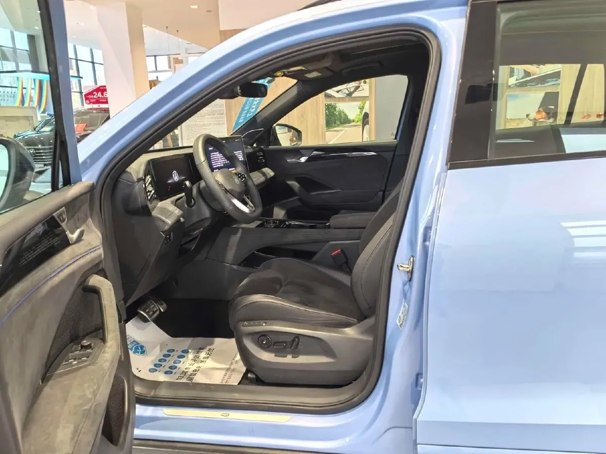 2024 Volkswagen Tiguan L 2.0T 220HP L4 7DCT,autocango,china used car exporter,china ev exporter,chinese used car exporter,chinese used ev exporter