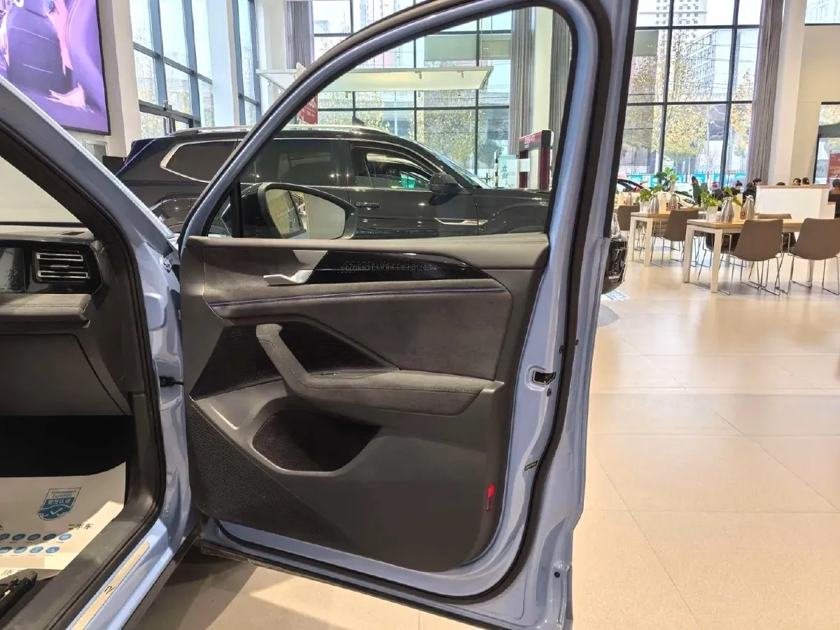 2024 Volkswagen Tiguan L 2.0T 220HP L4 7DCT,autocango,china used car exporter,china ev exporter,chinese used car exporter,chinese used ev exporter