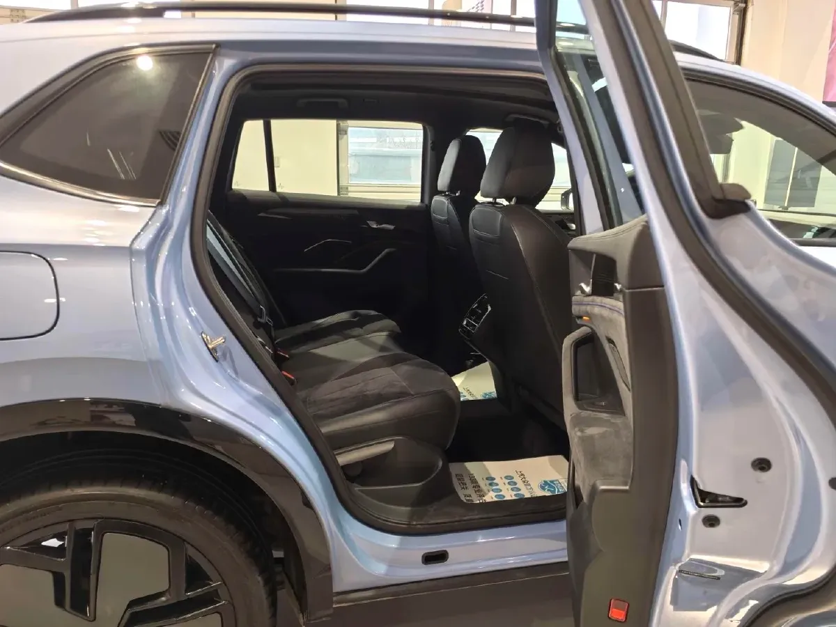 2024 Volkswagen Tiguan L 2.0T 220HP L4 7DCT,autocango,china used car exporter,china ev exporter,chinese used car exporter,chinese used ev exporter