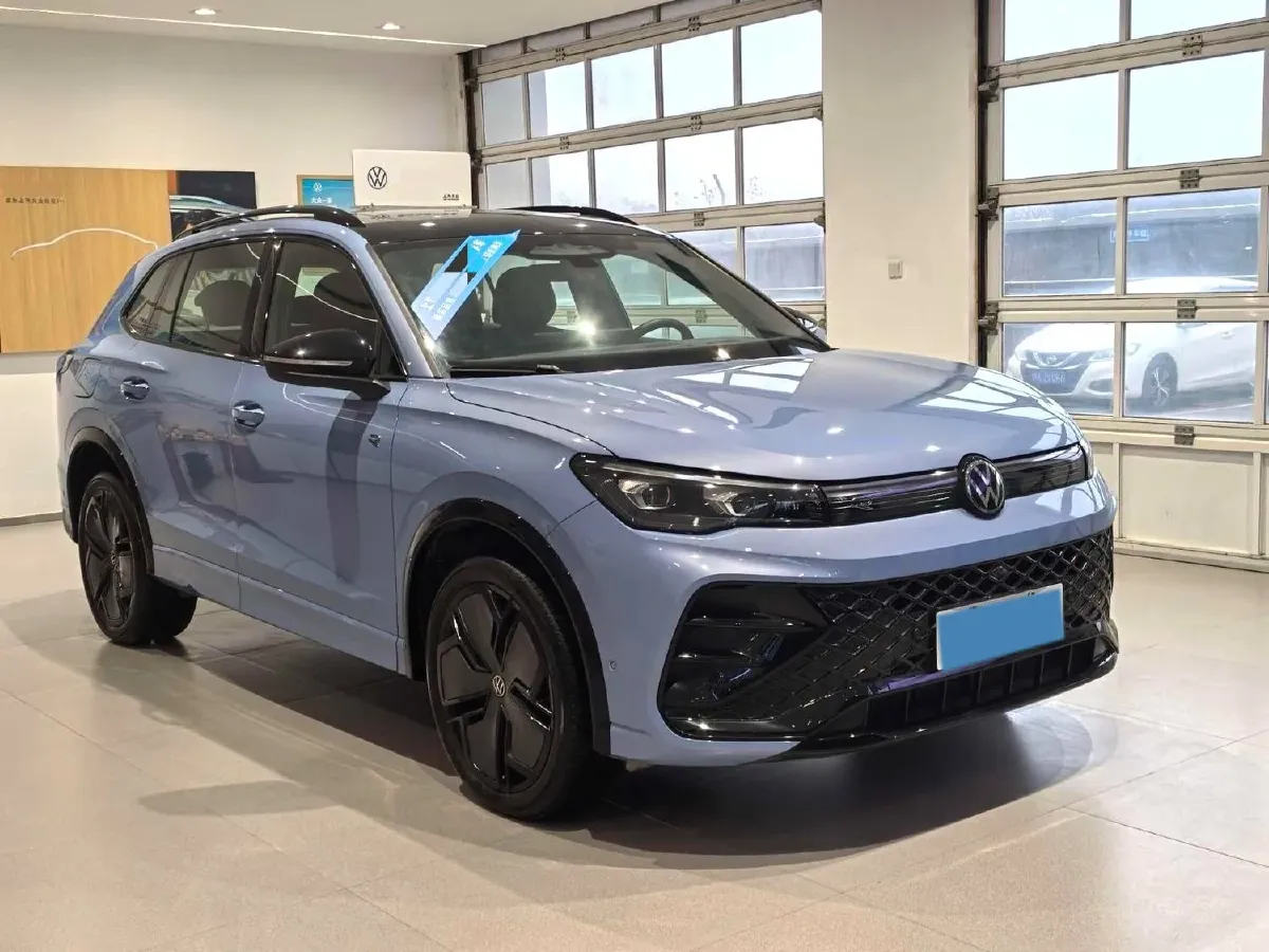 2024 Volkswagen Tiguan L 2.0T 220HP L4 7DCT,autocango,china used car exporter,china ev exporter,chinese used car exporter,chinese used ev exporter