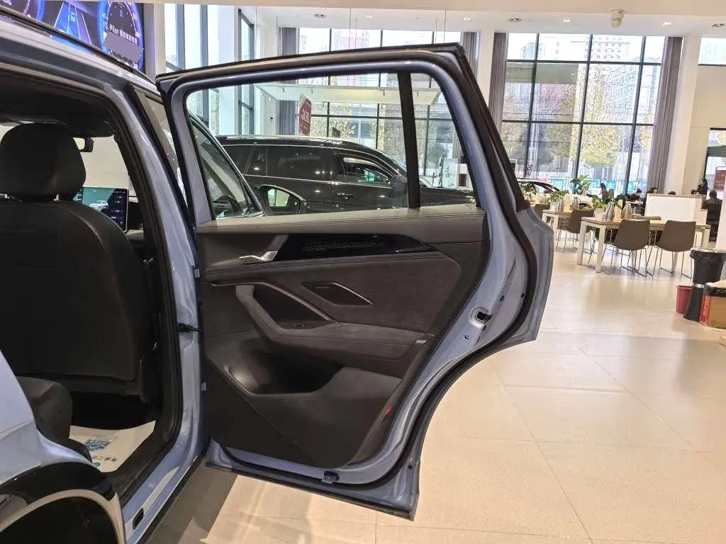 2024 Volkswagen Tiguan L 2.0T 220HP L4 7DCT,autocango,china used car exporter,china ev exporter,chinese used car exporter,chinese used ev exporter