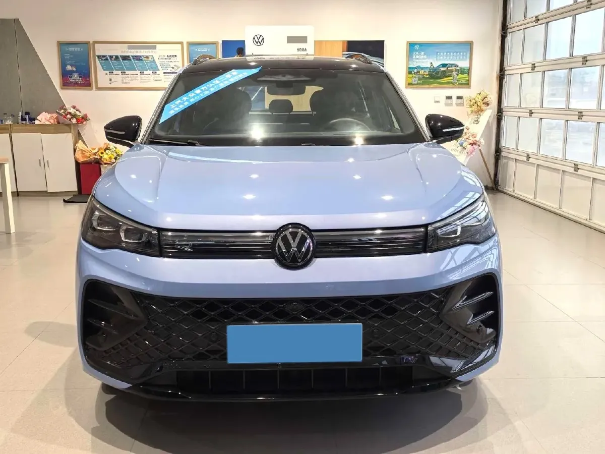 2024 Volkswagen Tiguan L 2.0T 220HP L4 7DCT,autocango,china used car exporter,china ev exporter,chinese used car exporter,chinese used ev exporter