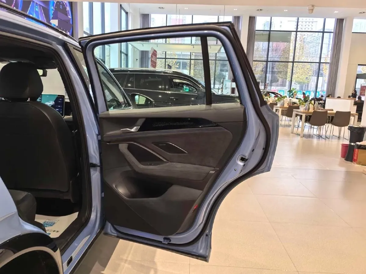 2024 Volkswagen Tiguan L 2.0T 220HP L4 7DCT,autocango,china used car exporter,china ev exporter,chinese used car exporter,chinese used ev exporter