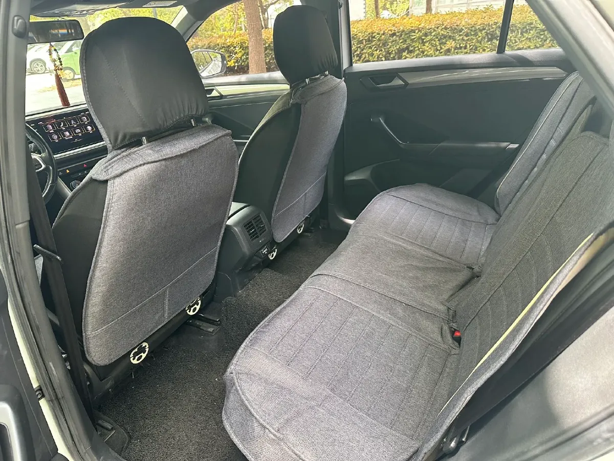 2021 Volkswagen T-Roc 1.4T 150HP L4 7DCT,autocango,china used car exporter,china ev exporter,chinese used car exporter,chinese used ev exporter