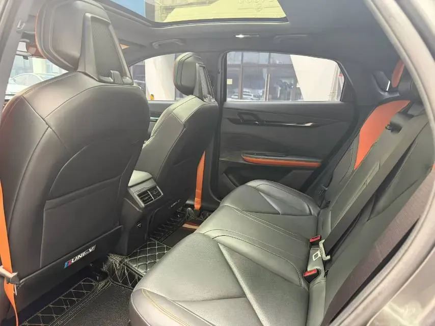 2022 ChangAn UNI-V 1.5T 188HP L4 7DCT,autocango,china used car exporter,china ev exporter,chinese used car exporter,chinese used ev exporter