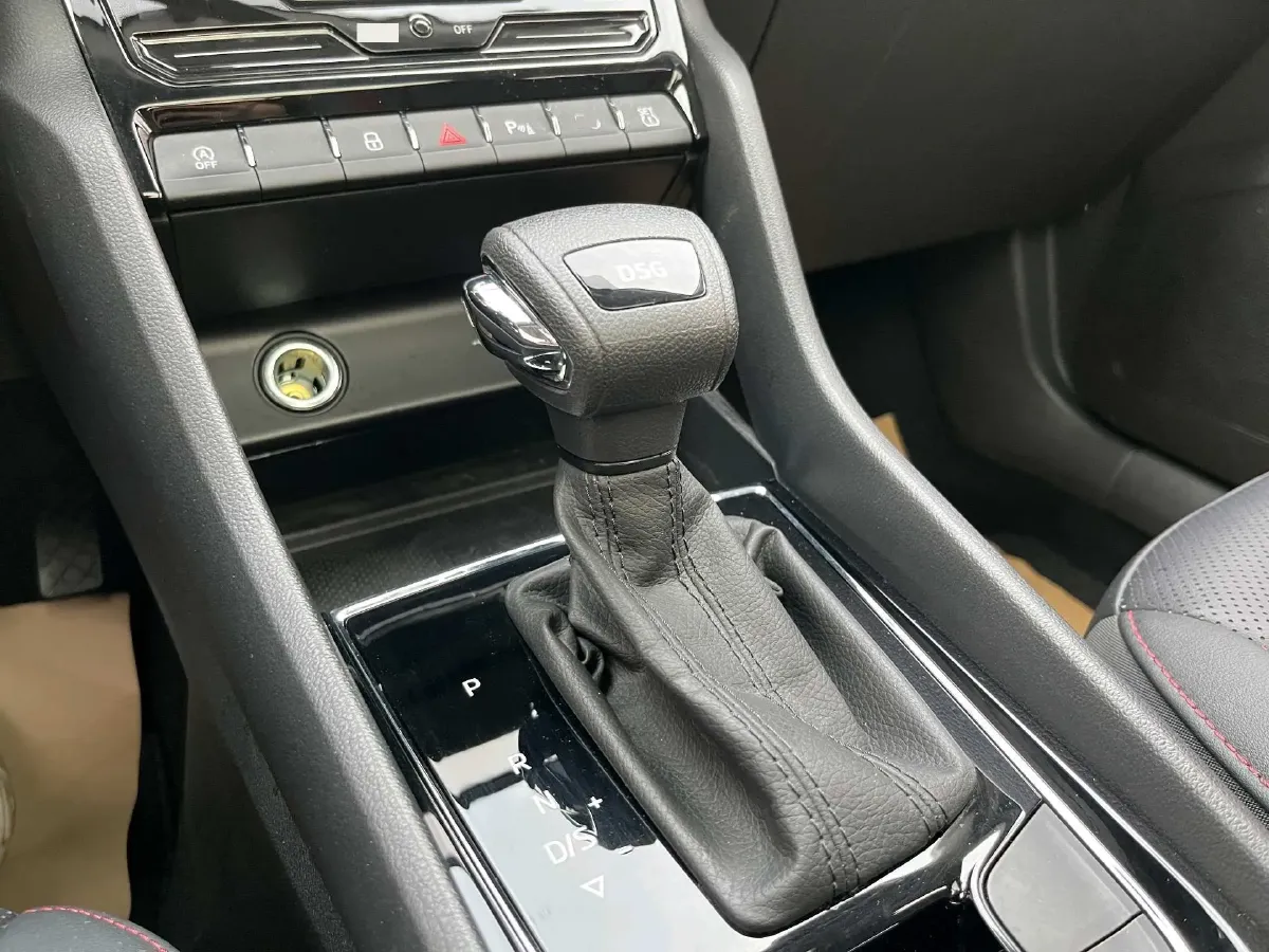 2022 Skoda Karoq 1.4T 150HP L4 7DCT,autocango,china used car exporter,china ev exporter,chinese used car exporter,chinese used ev exporter