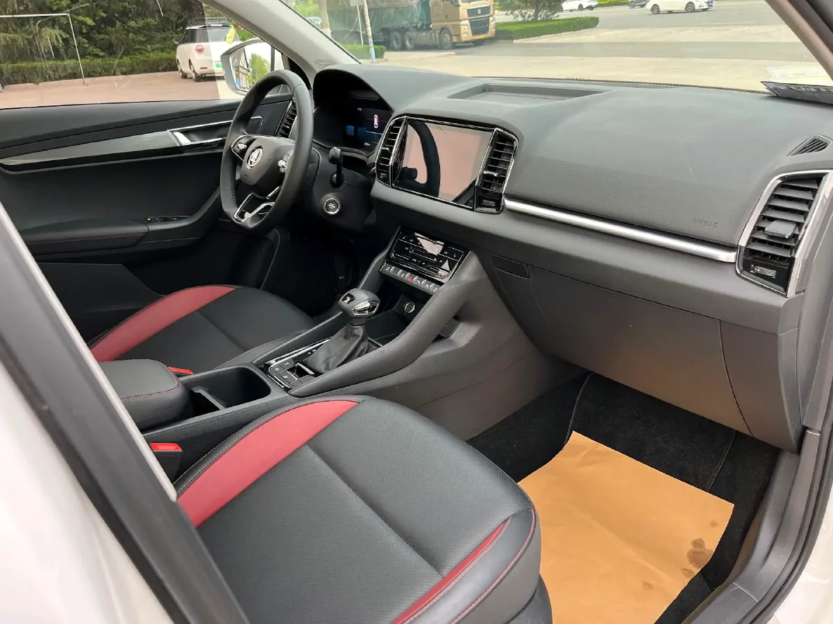 2022 Skoda Karoq 1.4T 150HP L4 7DCT,autocango,china used car exporter,china ev exporter,chinese used car exporter,chinese used ev exporter