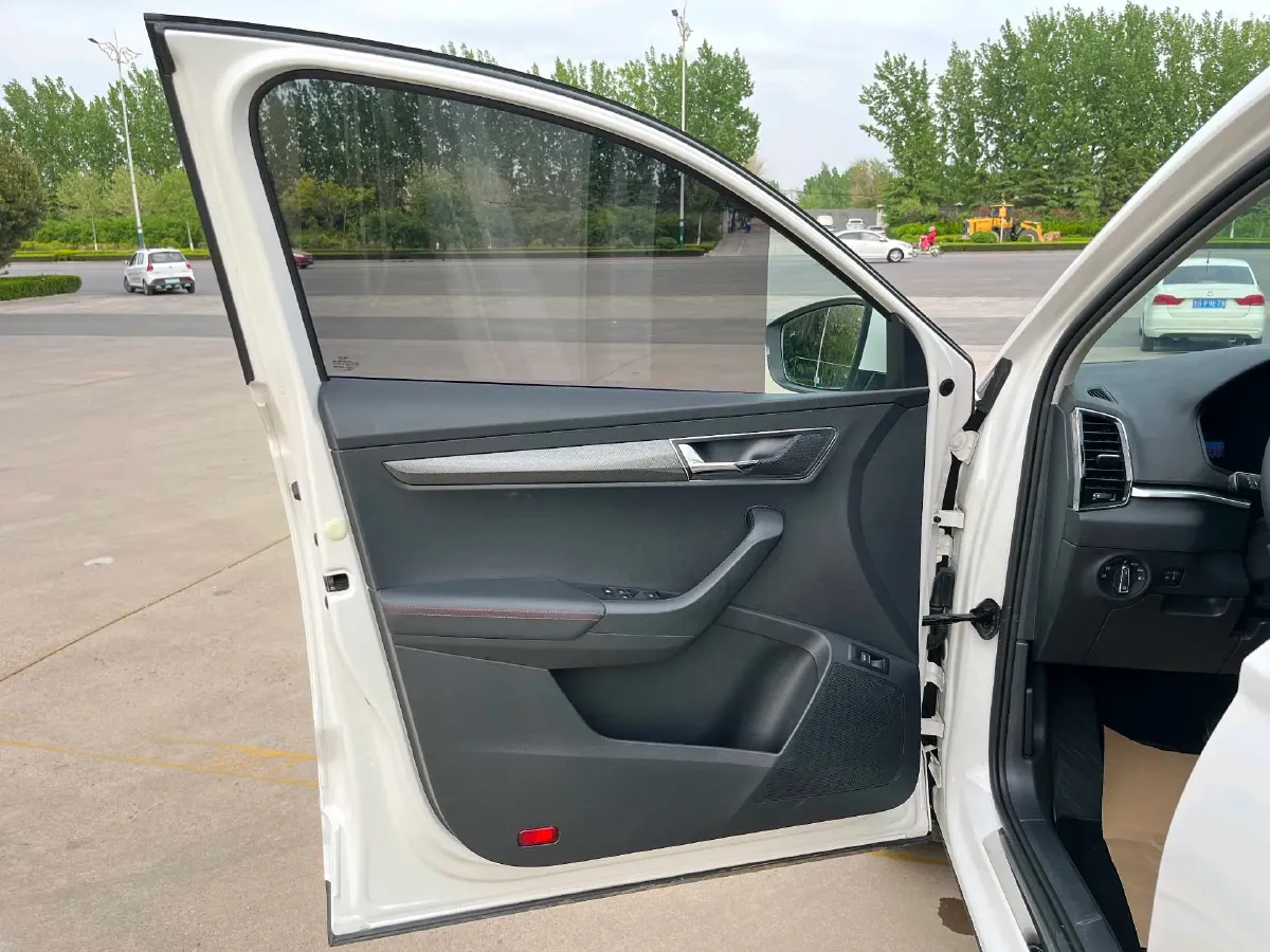 2022 Skoda Karoq 1.4T 150HP L4 7DCT,autocango,china used car exporter,china ev exporter,chinese used car exporter,chinese used ev exporter