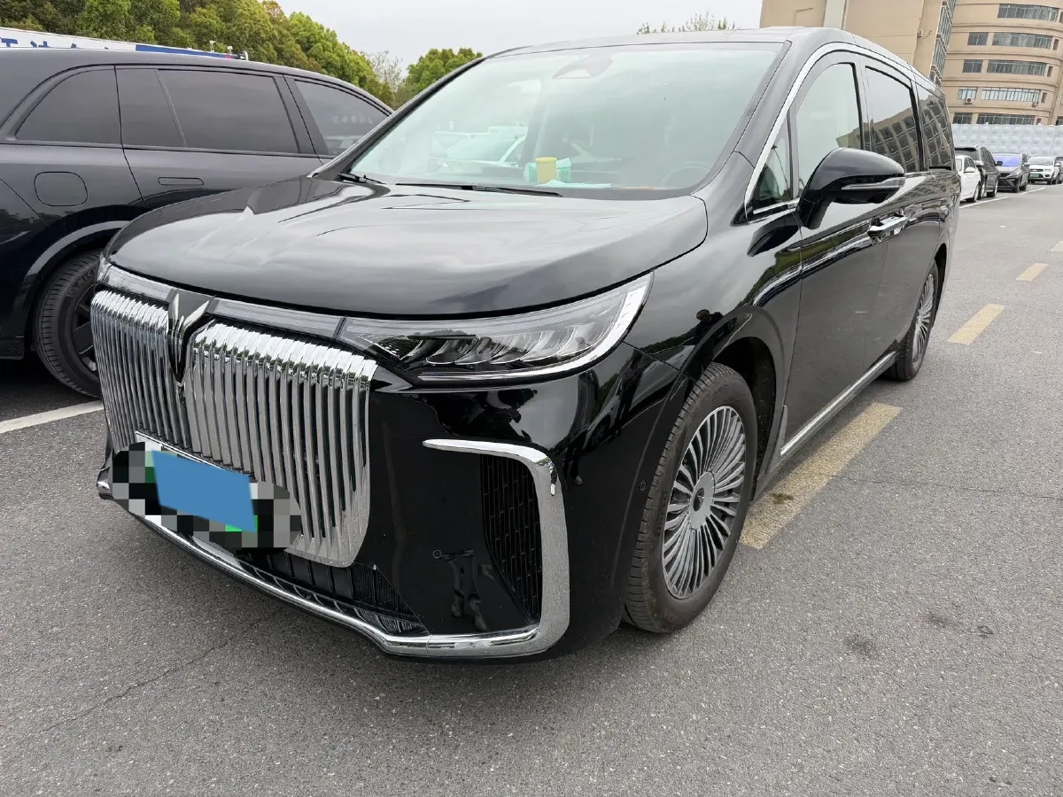 2025 Voyah Dream 1.5T 150HP L4 PHEV 41.7KWH,autocango,china used car exporter,china ev exporter,chinese used car exporter,chinese used ev exporter