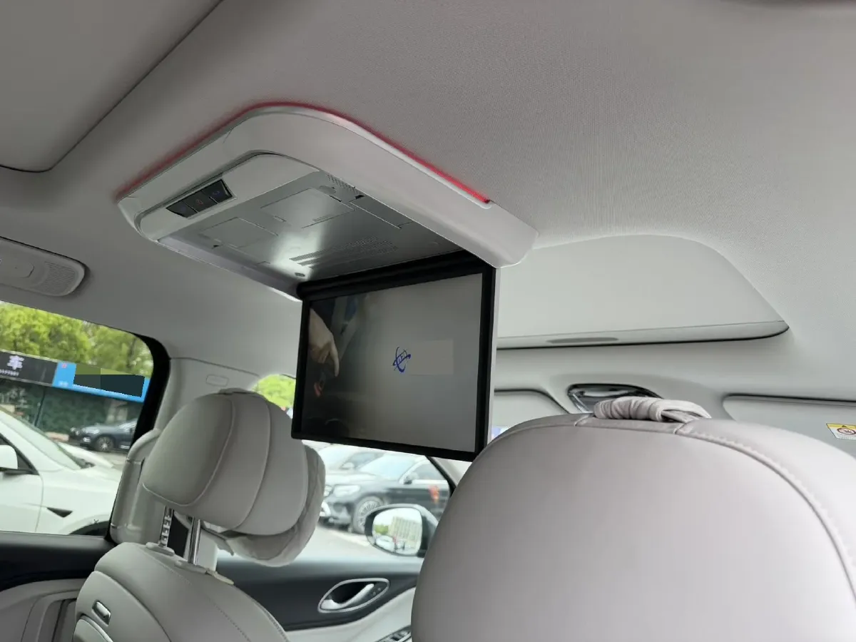 2025 Voyah Dream 1.5T 150HP L4 PHEV 41.7KWH,autocango,china used car exporter,china ev exporter,chinese used car exporter,chinese used ev exporter