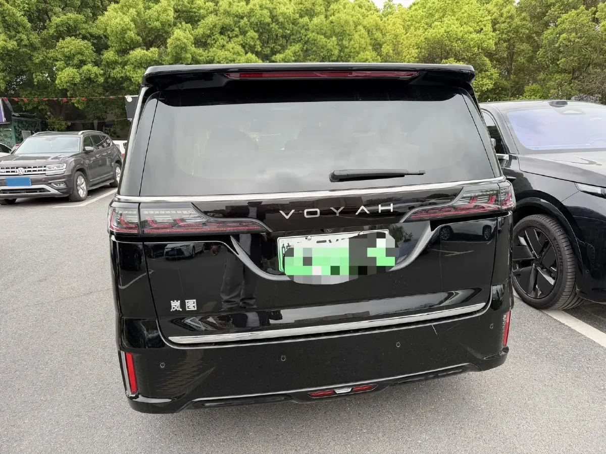 2025 Voyah Dream 1.5T 150HP L4 PHEV 41.7KWH,autocango,china used car exporter,china ev exporter,chinese used car exporter,chinese used ev exporter