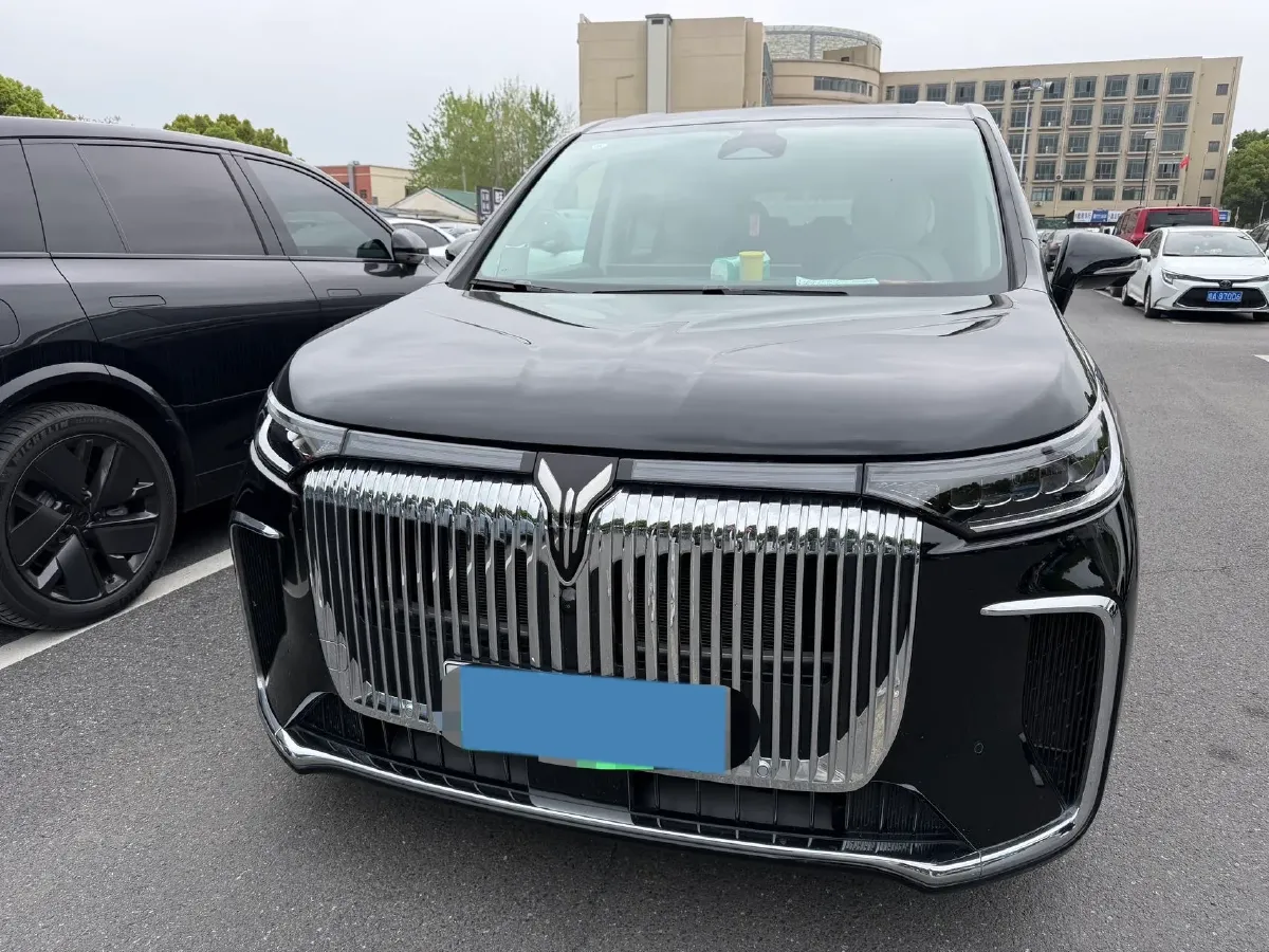 2025 Voyah Dream 1.5T 150HP L4 PHEV 41.7KWH,autocango,china used car exporter,china ev exporter,chinese used car exporter,chinese used ev exporter