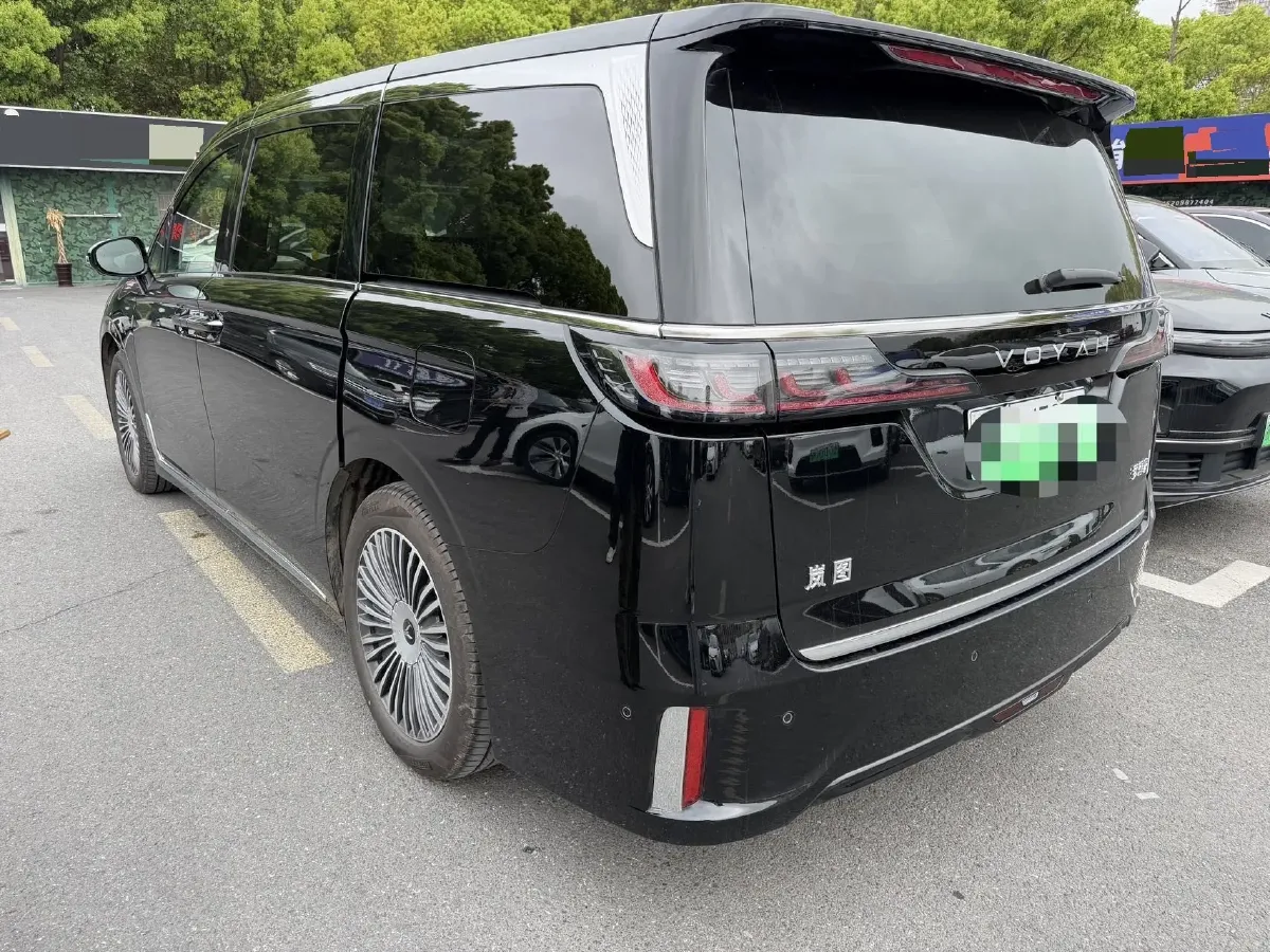 2025 Voyah Dream 1.5T 150HP L4 PHEV 41.7KWH,autocango,china used car exporter,china ev exporter,chinese used car exporter,chinese used ev exporter
