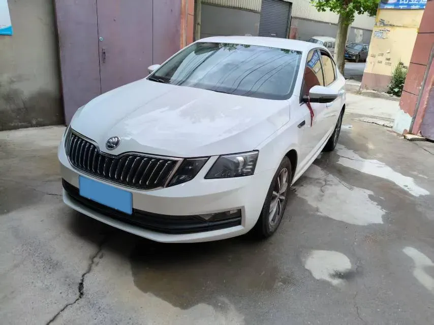 2018 Skoda Octavia 1.6L 110HP L4 6AT,autocango,china used car exporter,china ev exporter,chinese used car exporter,chinese used ev exporter