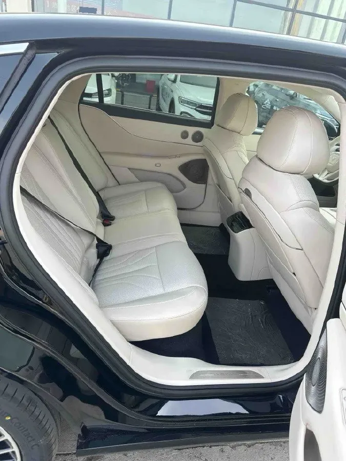 2026 Voyah ZhuiGuang L 1.5T 150HP L4 PHEV,autocango,china used car exporter,china ev exporter,chinese used car exporter,chinese used ev exporter