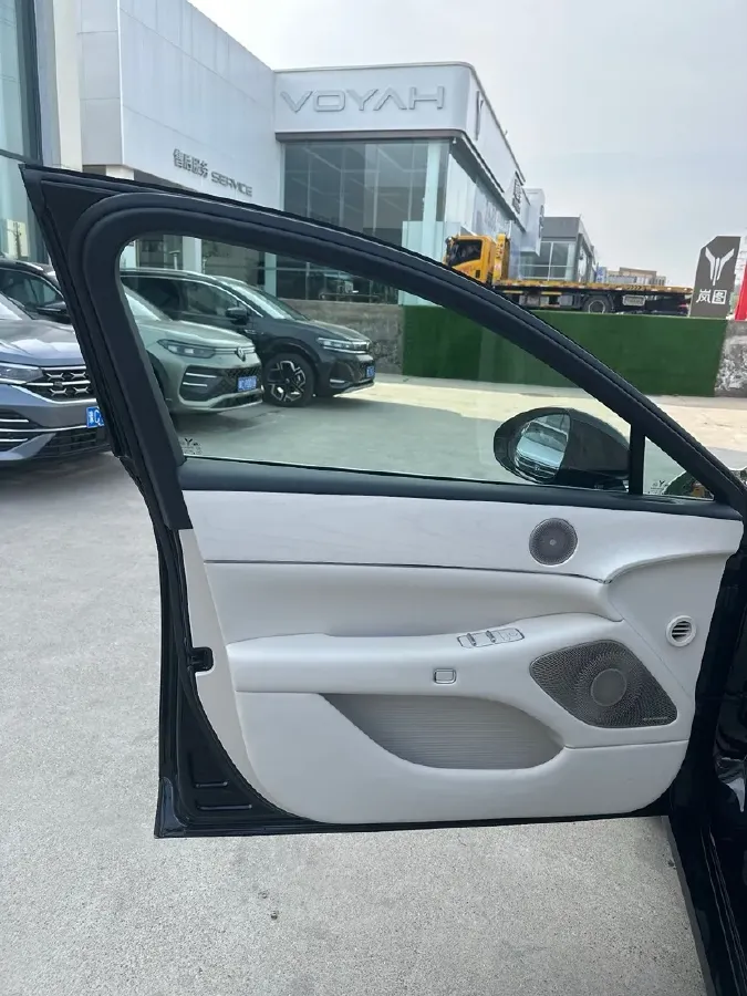 2026 Voyah ZhuiGuang L 1.5T 150HP L4 PHEV,autocango,china used car exporter,china ev exporter,chinese used car exporter,chinese used ev exporter
