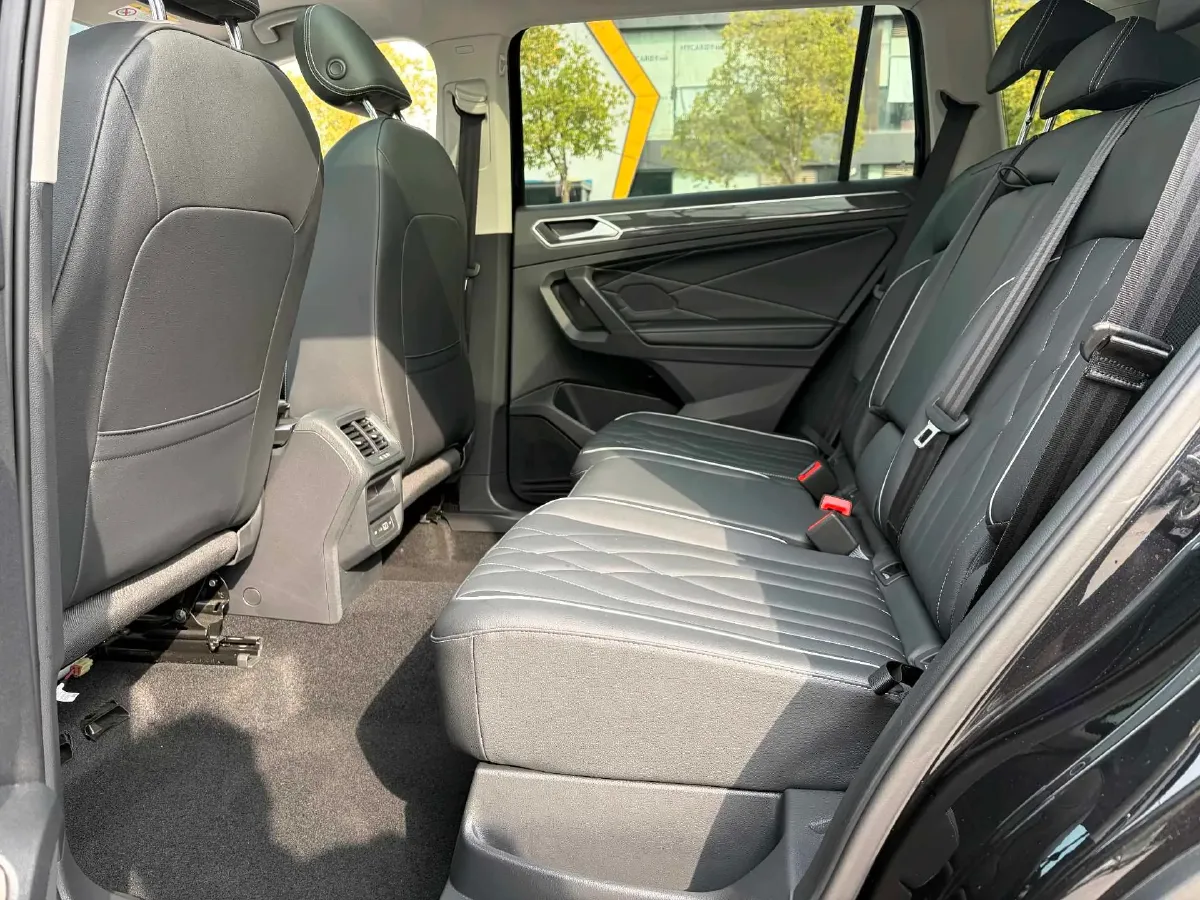 2024 Volkswagen Tiguan L 2.0T 186HP L4 7DCT,autocango,china used car exporter,china ev exporter,chinese used car exporter,chinese used ev exporter