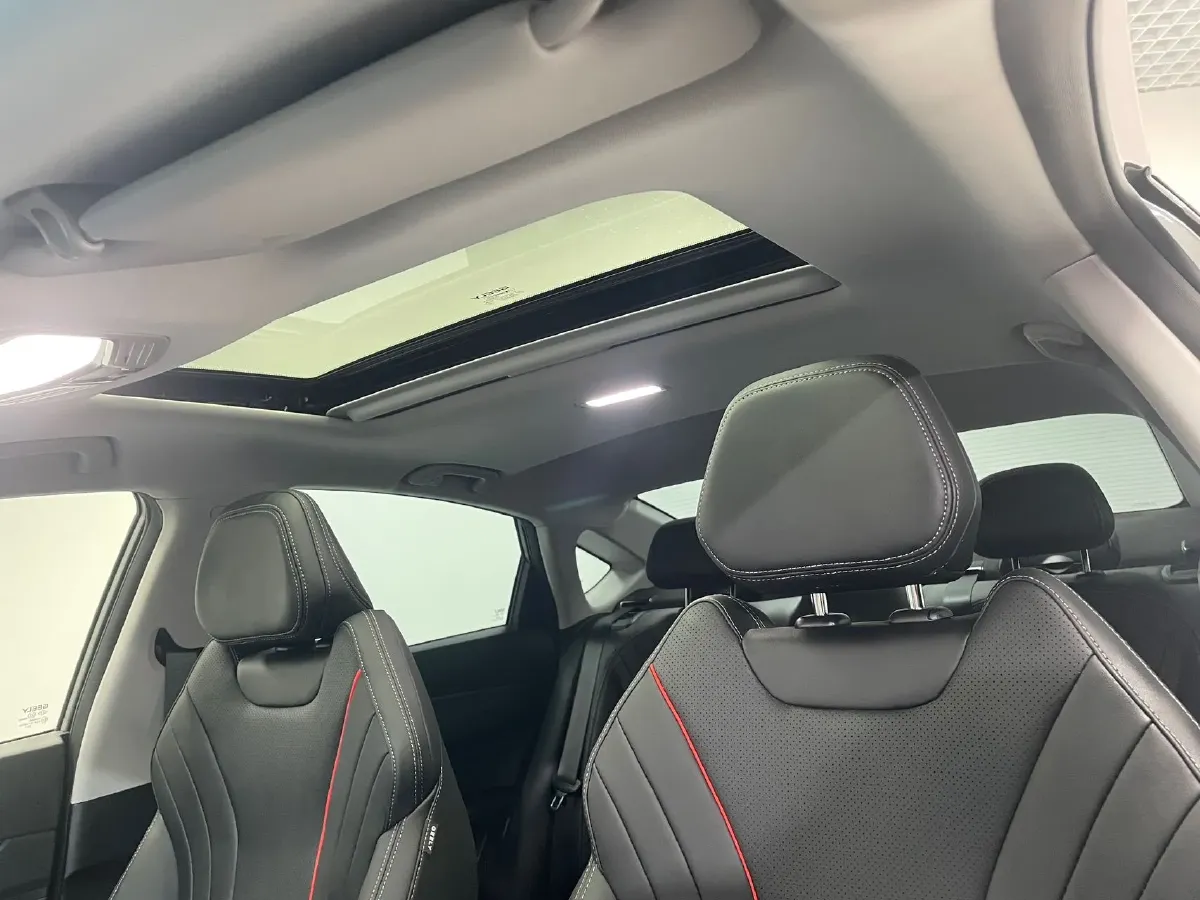 2022 Geely Binray 1.5T 181HP L4 7DCT,autocango,china used car exporter,china ev exporter,chinese used car exporter,chinese used ev exporter