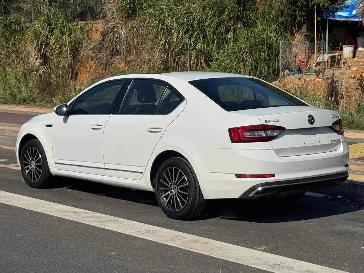 2018 Skoda Octavia 1.6L 110HP L4 6AT,autocango,china used car exporter,china ev exporter,chinese used car exporter,chinese used ev exporter